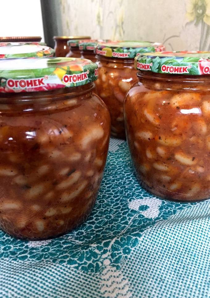 Біб в томатному соусі