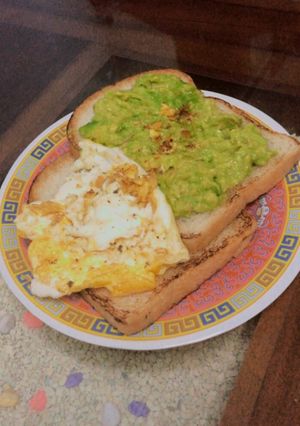 Foto resep Avocado toast and egg benedict (Menu Diet)