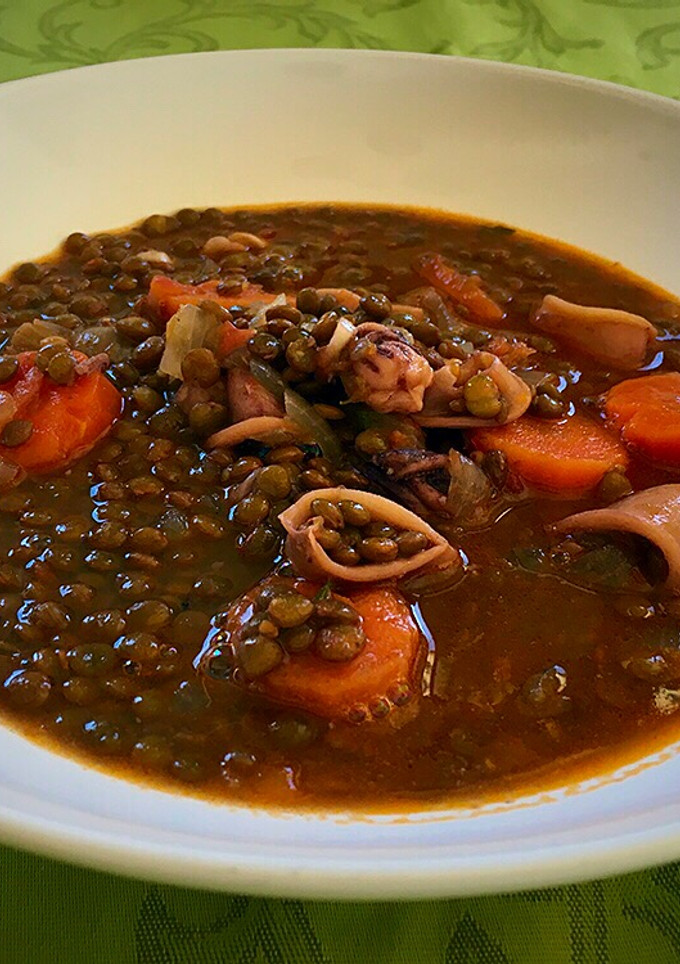 Una foto de Lentejas con calamares
