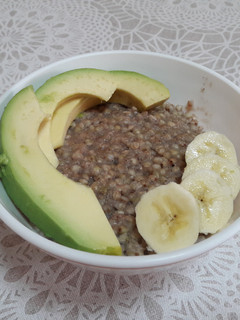 Una foto de Desayuno vegano completo de gachas de trigo sarraceno