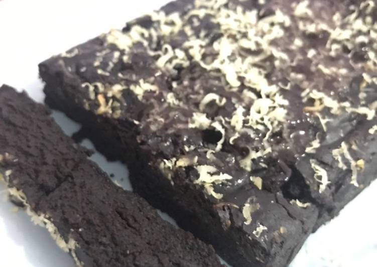 Bagaimana Menyiapkan Fudgy brownies simple yang Enak