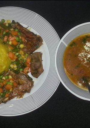A picture of Matooke, Stirfried Vegetables and Chicken #4WkChallenge.