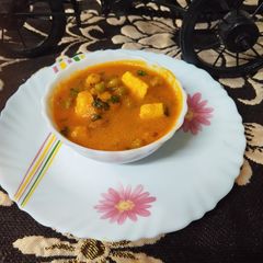 A picture of Peas, Foxnut and Paneer Curry.