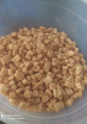 करारी मैदा मठरी(karari maida mathri recipe in hindi) रेसिपी मुख्य फोटो