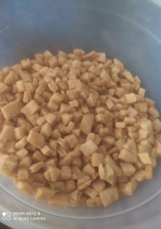 करारी मैदा मठरी(karari maida mathri recipe in hindi) रेसिपी मुख्य फोटो