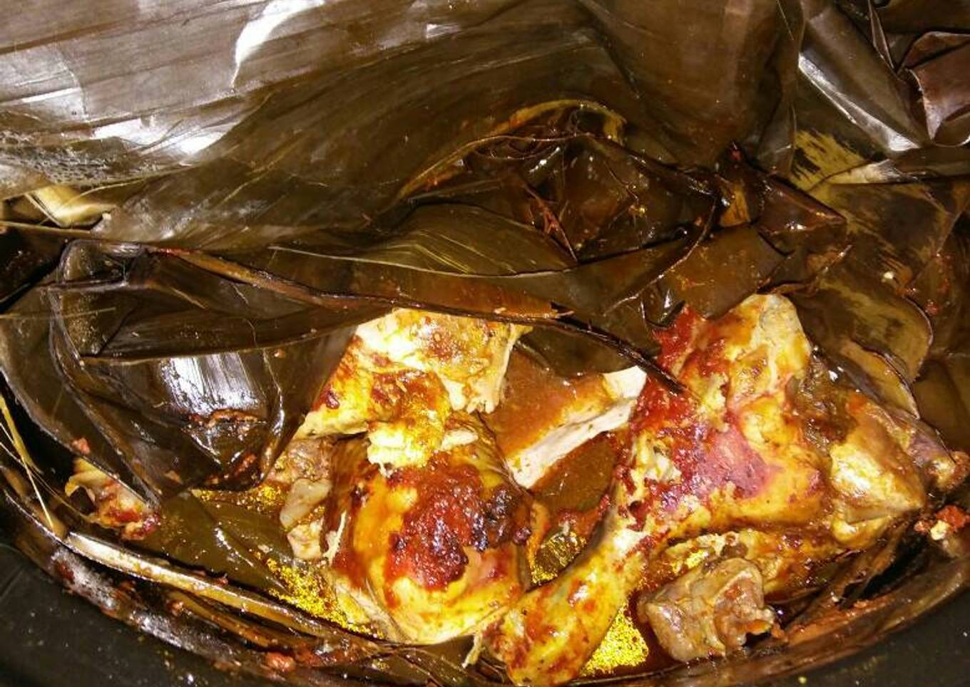 Barbacoa de pollo con hoja de plátano