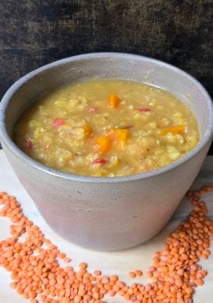 Una foto de Sopa de lentejas coral y amaranto 🥣congelable para tener siempre lista una sopita reconfortante 🥣❄️