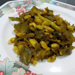 Papdi Sabzi (Indian Broad Beans) Flat Green Beans A picture of Papdi Sabzi (Indian Broad Beans) Flat Green Beans.