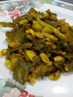A picture of Papdi Sabzi (Indian Broad Beans) Flat Green Beans.
