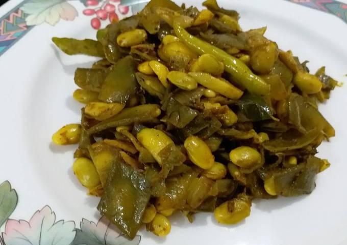 Papdi Sabzi (Indian Broad Beans) Flat Green Beans Recipe by Rosalyn ...