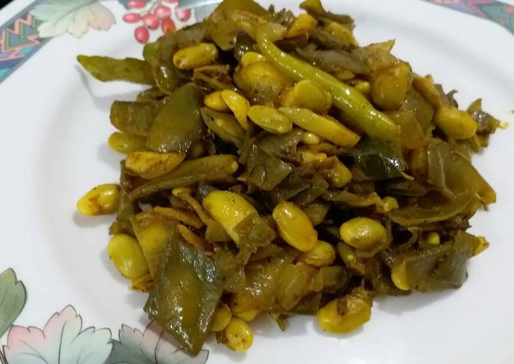Get Breakfast of Papdi Sabzi (Indian Broad Beans) Flat Green Beans