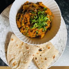 A picture of Spinach and chicken curry.