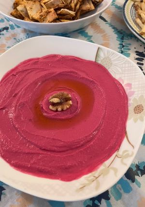 صورة لوصفة متبل الحمص بالشمندر المشوي