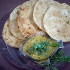 A picture of Alu ki Kachori.