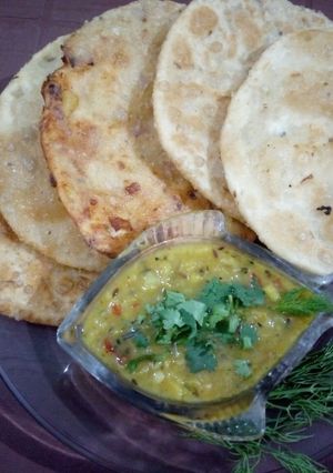 A picture of Alu ki Kachori.