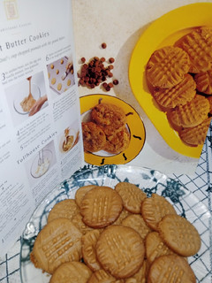 A picture of Peanut Butter Cookies.