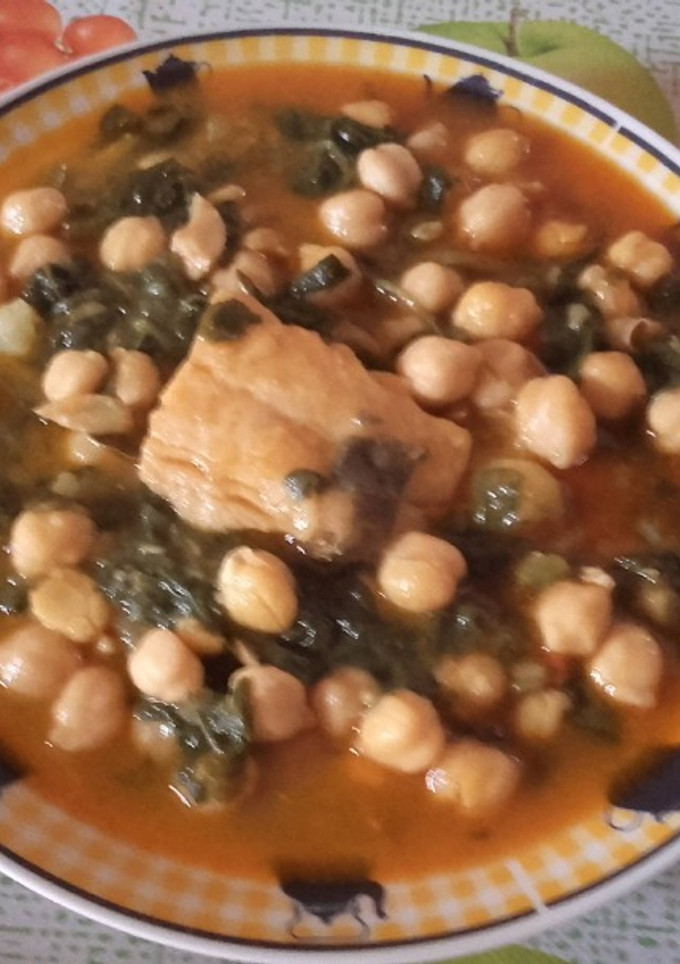 Una foto de Garbanzos con bacalao y espinacas