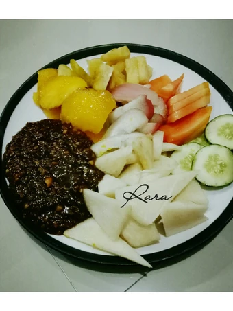 Langkah Gampang Menyiapkan Resep Rujak buah petis yang Bisa Manjain Lidah Anti Ribet, Mantap Sekali