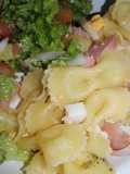 Ensalada de fideos, jamón, queso, etc