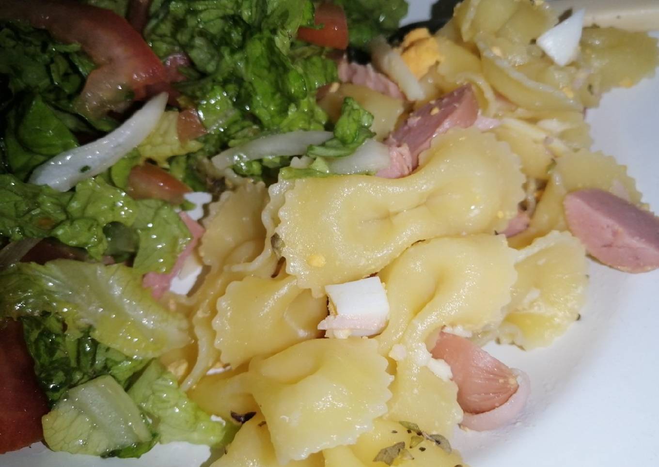 Ensalada de fideos, jamón, queso, etc