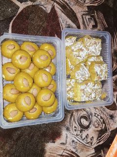 लड्डू और बर्फी (Laddu aur barfi recipe in Hindi) रेसिपी मुख्य फोटो