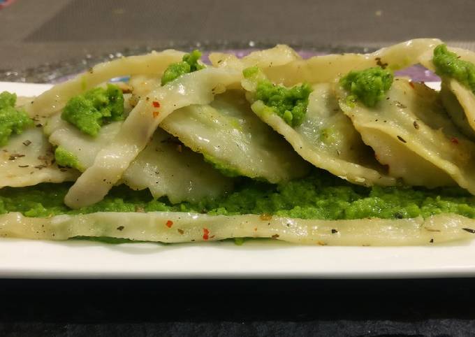 Step-by-Step Guide to Make Super Quick Homemade Spinich, paneer,stuffed
ravioli in Green peas creamy sauce