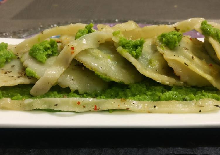 Recipe of Appetizing Spinich, paneer,stuffed ravioli in Green peas creamy sauce