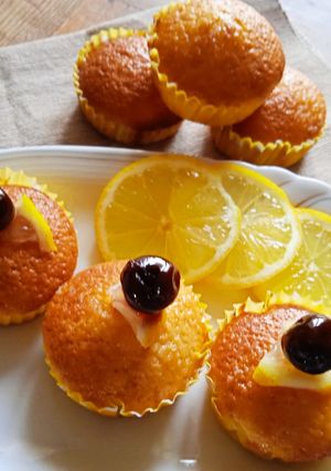 Foto di Muffin al limone con amarena