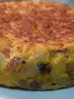 Una foto de Tortilla de papas con lomo