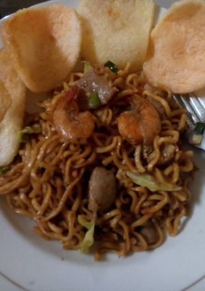 Foto resep Mie goreng udang + bakso