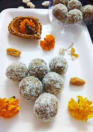 A picture of Bajra Dates Ladoos.