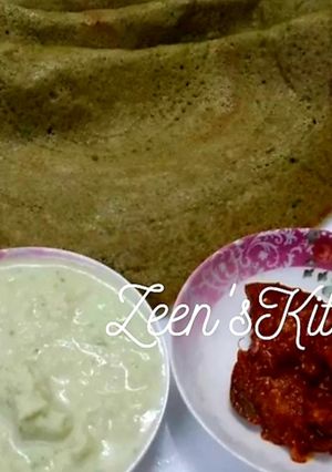 A picture of Pesarattu/Green Gram Dosas.