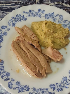 Una foto de Filetes de melva con Crema de Garbanzos para untar (Hummus con tahini)