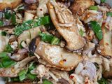 ลาบเห็ดย่างไก่ฉีก