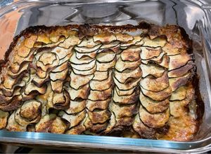 Une photo de Gratin de courgettes et pommes de terre au lomo et roquefort