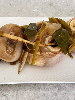 A picture of Cow Heels with Spicy Sauce.