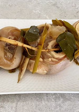 A picture of Cow Heels with Spicy Sauce.