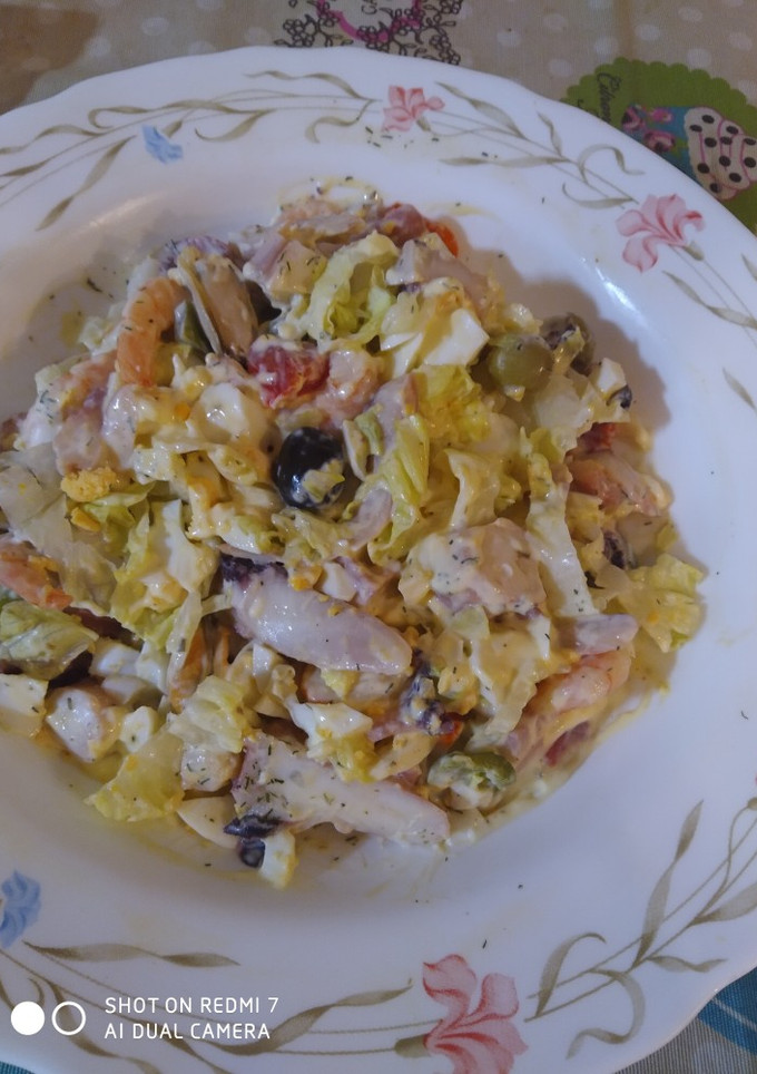 Una foto de Salpicón de marisco con mayonesa y salsa de yogur