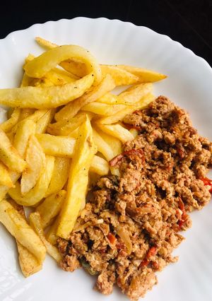 A picture of Chips with egg sauce.