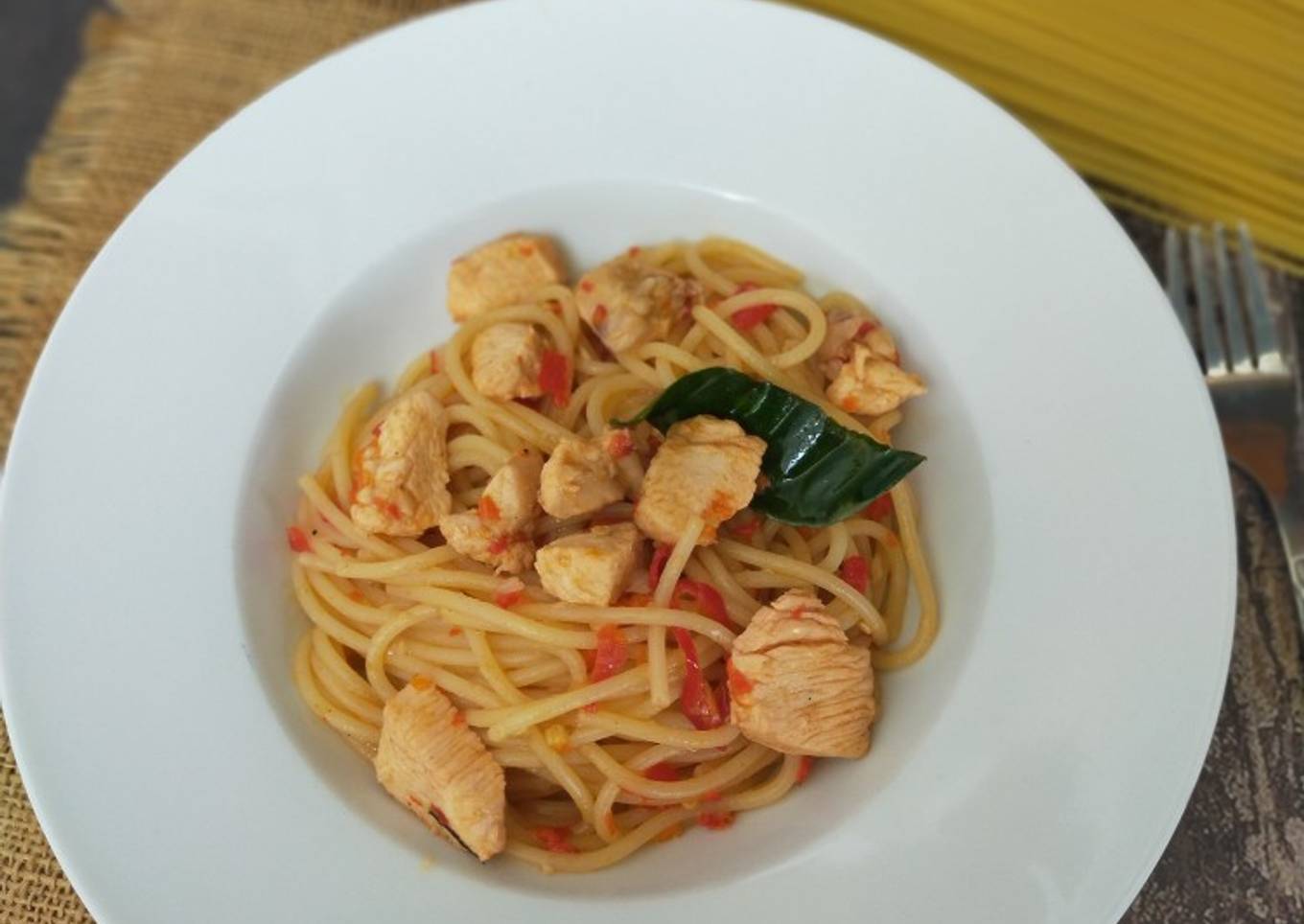 Spagetti Ayam Bumbu Rujak