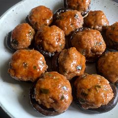 A picture of Chicken Mince Stuffed Shiitake.