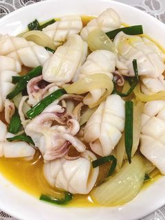 Hình của món Mực xào bơ.