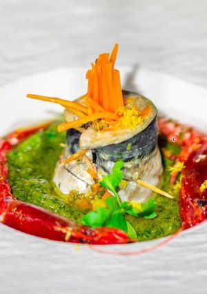 Foto di Rotolino di Sgombro & Crudo di Gambero Rosso su Salsa di Prezzemolo ed Acciughe