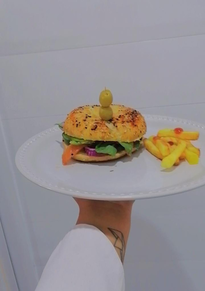 Una foto de Gravlax de salmón