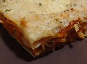 Uma foto de lasanha de atum