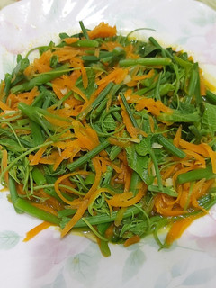 紅蘿蔔炒龍鬚菜 的食譜成品照片