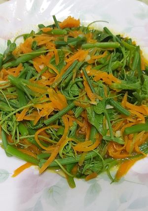 紅蘿蔔炒龍鬚菜 的食譜成品照片