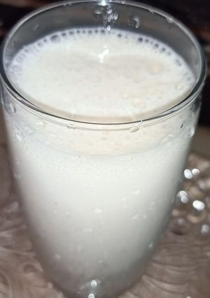 A picture of Banana date shake.