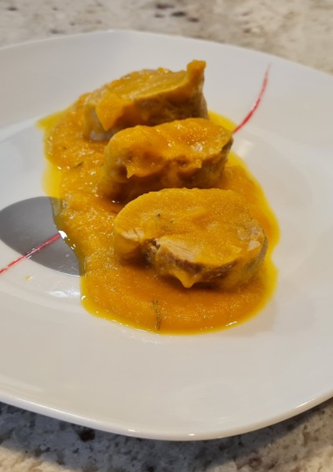 Una foto de Solomillo de cerdo en salsa de verduras