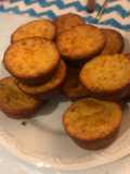 Muffin misto quente (de provolone e parmesão)
